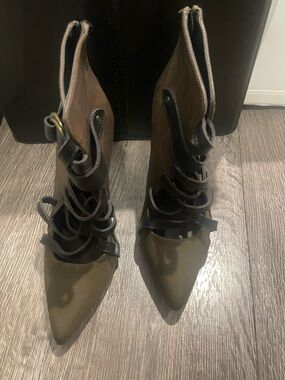 Women's Olive Green Pointed-Toe Lace-Up Heels